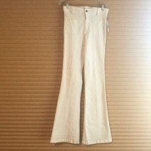 Alice & Olivia white bell bottom size 6 jeans